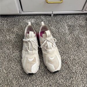 Nike Women's Cream Sneakers